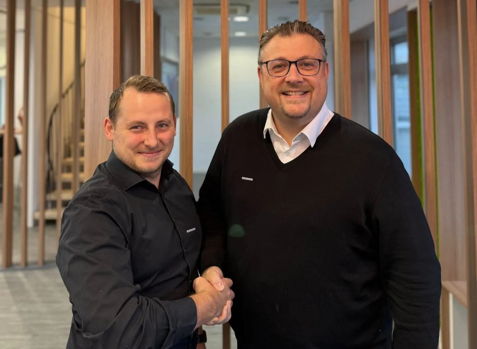 Dennis wolf handschlag